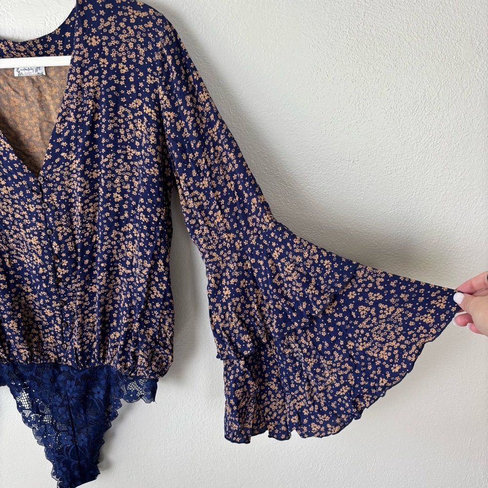 Free People Intimately Ditsy Floral Bodysuit Blouse Ruffle Sleeve Blue Size L - Picture 2 of 8
